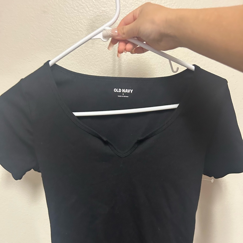 Old navy plain black tee